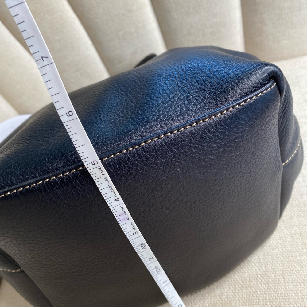 Leather co. By Liz Claiborne  Black Leather crossbody belted bucket purse NWT - Picture 8 of 10